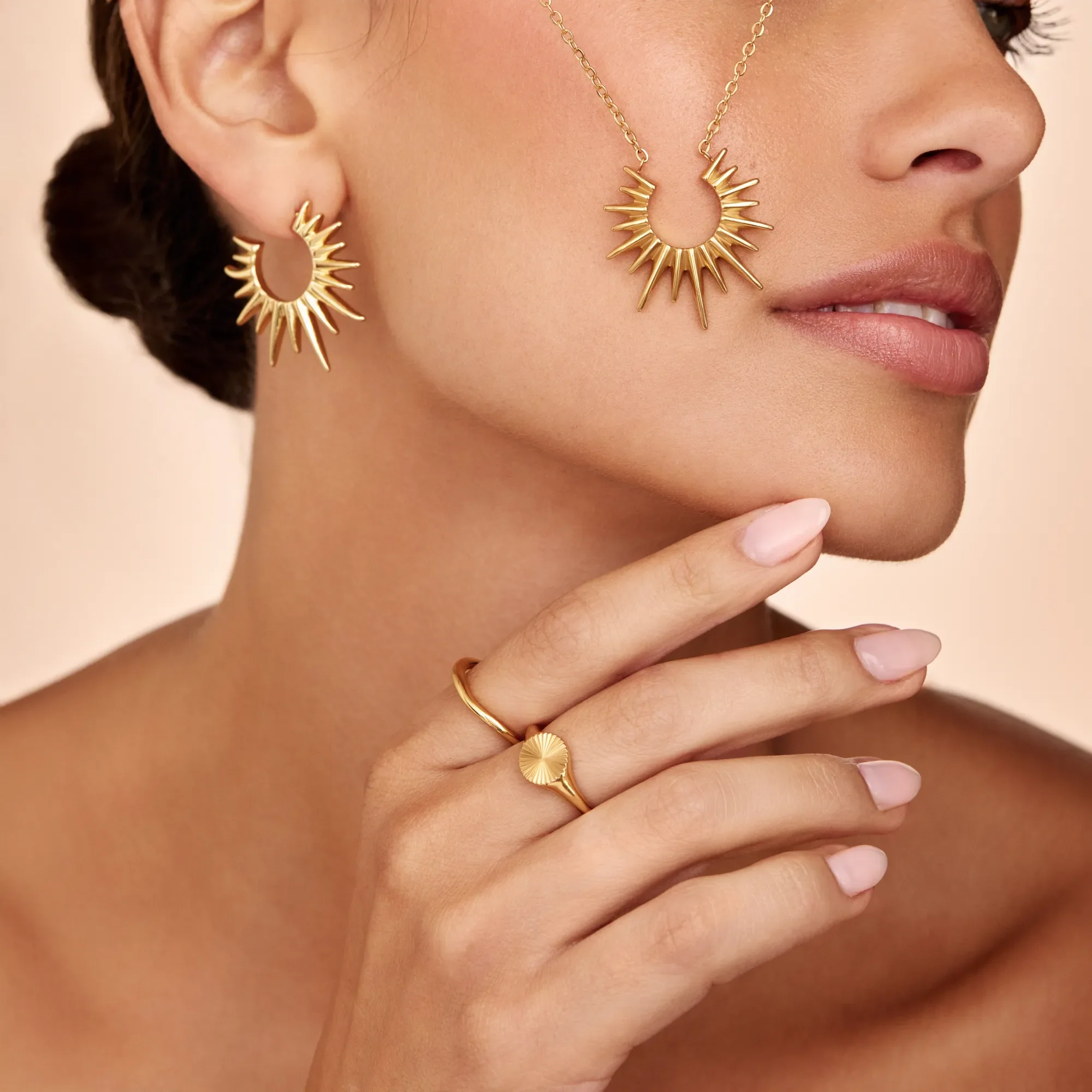 Helia Sunburst Necklace - Image 5